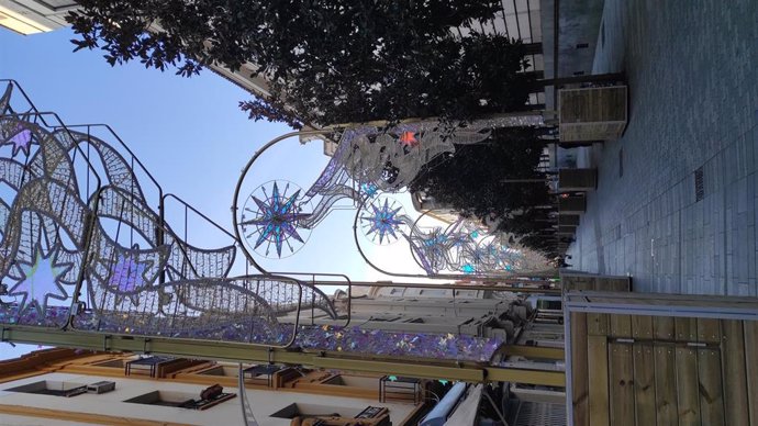 El nuevo espectáculo de luz y sonido de Navidad de la calle Cruz Conde de Córdoba, denominado 'Lluvia de estrellas'.