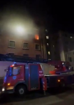 Intervención de los Bomberos de León en el incendio.