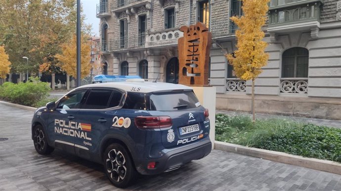 Vehículo de la Policía Nacional en Pamplona.