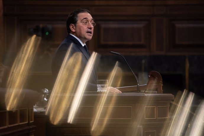 El ministro de Asuntos Exteriores, Unión Europea y Cooperación, José Manuel Albares, interviene durante una sesión plenaria, en el Congreso de los Diputados, a 28 de noviembre de 2024, en Madrid (España). Durante el pleno, han hablado de la relación con l