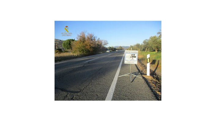 La Guardia Civil investiga al conductor de un vehículo por circular a más del doble de la velocidad permitida.