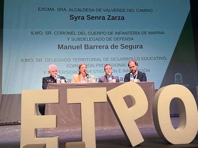 Reunión de coordinación y formación con el Equipo Técnico Provincial para la Orientación Educativa y Profesional (ETPOEP) en Valverde del Camino (Huelva).