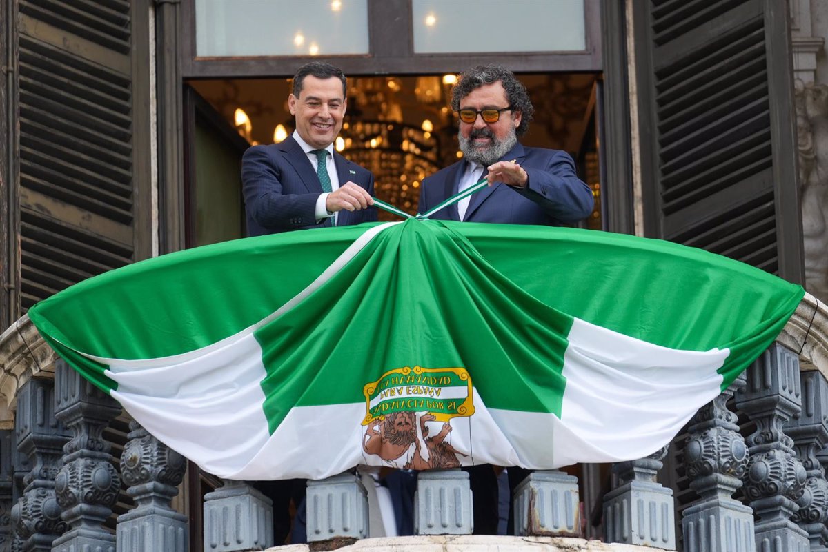 Paco Tous elogia la bandera andaluza por el 4D:  Me gusta verla en colegios, hospitales y balcones, nunca en la batalla 