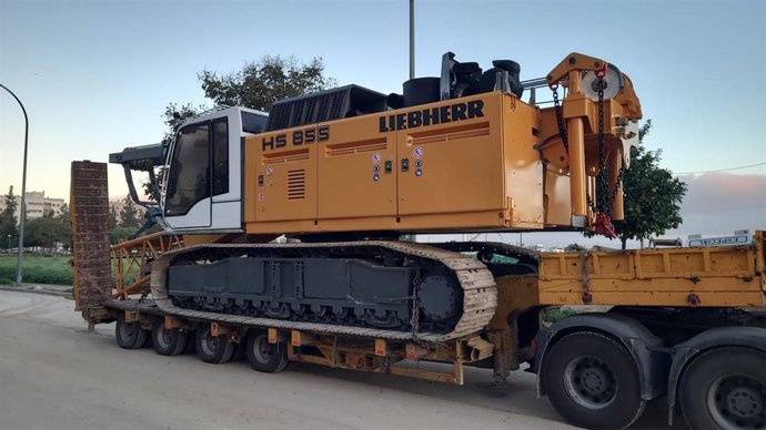 Nueva maquinaria pesada para las obras del tramo norte de la línea tres del metro