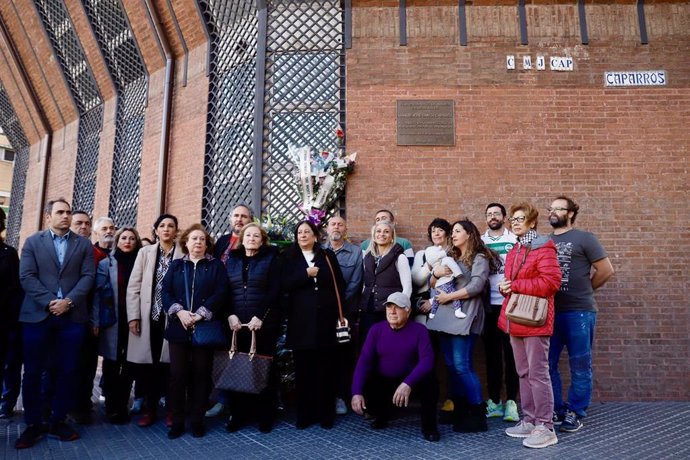 Acto de ofrenda floral en homenaje a García Caparrós y para la conmemoración del 4D con las hermanas y representantes de IU, CCOO, PCA, UJCE, Verdes Equo e Iniciativa del Pueblo Andaluz