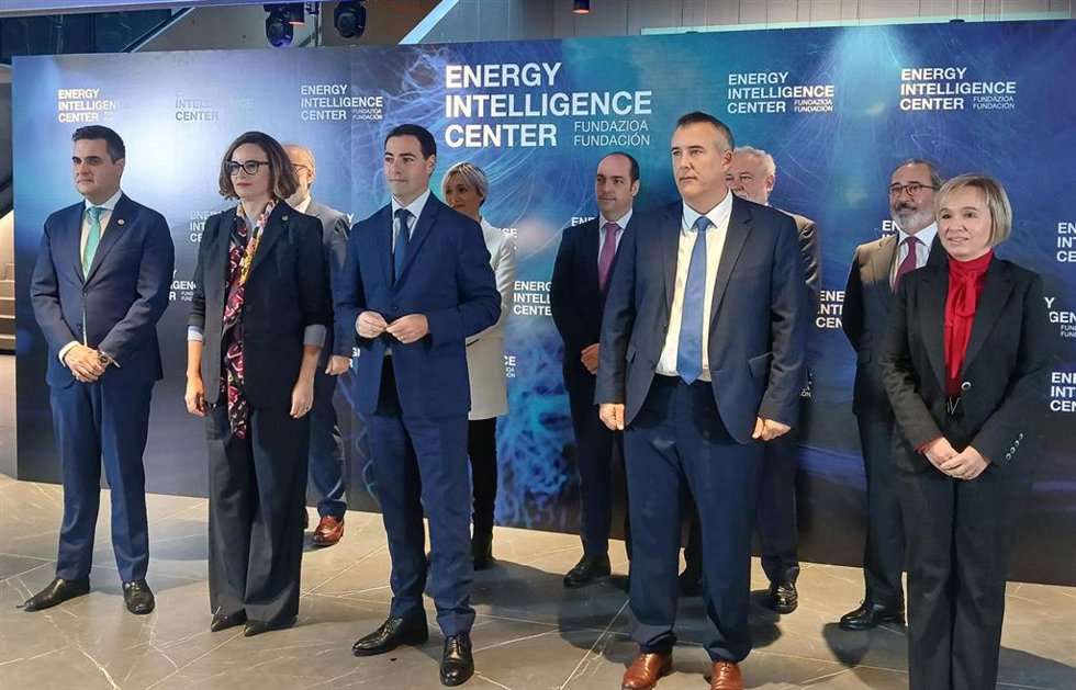 Presentación de la Fundación EIC, presidida por el lehendakari, Imanol Pradales, y la diputada general de Bizkaia, Elixabete Etxanobe.