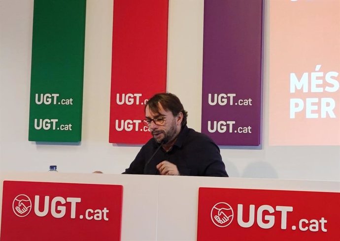 El secretario general de UGT de Catalunya, Camil Ros, en rueda de prensa.