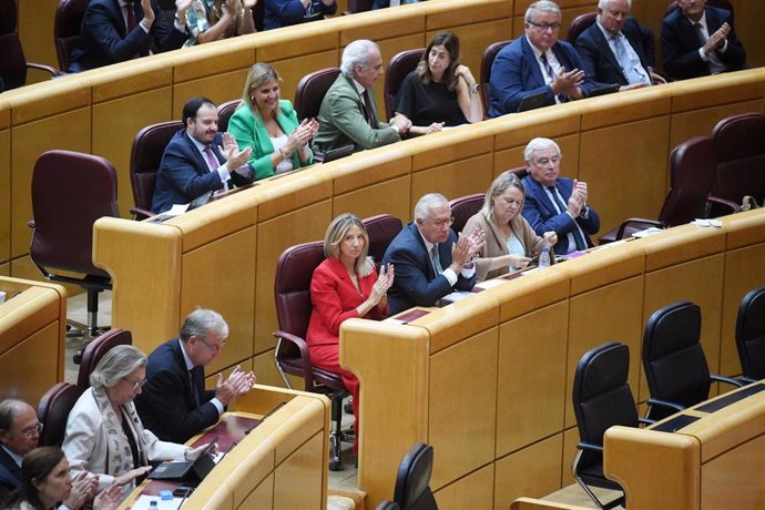 Archivo - La portavoz del PP en el Senado, Alicia García, y el senador 'popular' Javier Arenas, durante una sesión plenaria, en el Senado, a 18 de septiembre de 2024, en Madrid (España).