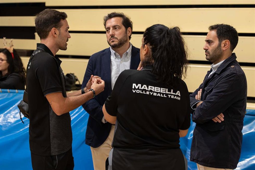 El Ayuntamiento de Marbella (Málaga) y la Real Federación Española de Voleibol (Rfevb) han expresado su apoyo al club Costa del Sol Voley tras los insultos homófobos recibidos por su jugador Raúl Muñoz en un encuentro en Granada.