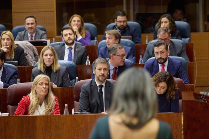 La bancada popular durante un pleno en la Asamblea de Madrid.