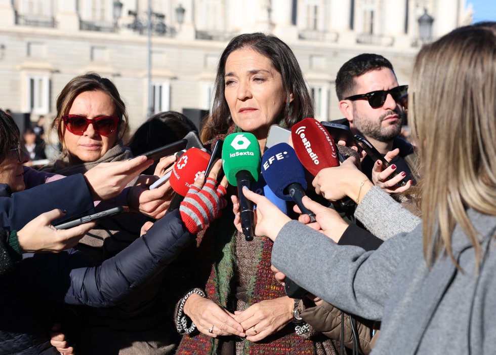 La portavoz del grupo municipal Socialista en el Ayuntamiento de Madrid, Reyes Maroto, durante el acto institucional organizado por el Ayuntamiento de Madrid con motivo del Día de la Constitución frente al Palacio Real, coincidiendo con los diez años de
