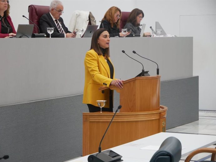 La consejera de Agua, Agricultura, Ganadería y Pesca, Sara Rubira, en la Asamblea Regional