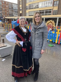 La Folclorista Maria Ángeles Saiz Junto A La Concejala De Festejos, Carolina Álvarez.