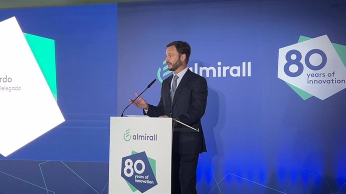 El presidente y ceo de Almirall, Carlos Gallardo, en el acto de celebración de los 80 años de la compañía, en el centro de investigación en Sant Feliu de Llobregat (Barcelona)