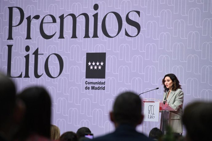 La presidenta de la Comunidad de Madrid, Isabel Díaz Ayuso, interviene durante el acto de entrega de la I edición de los Premios Lito de Hostelería Madrid, en la Real Casa de Correos, a 4 de diciembre de 2024, en Madrid (España). Los LITO son los primeros