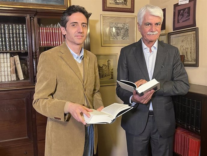 Ignasi Moreta y Lluís Quintana, con la edición crítica de la 'Prosa completa' de Joan Maragall