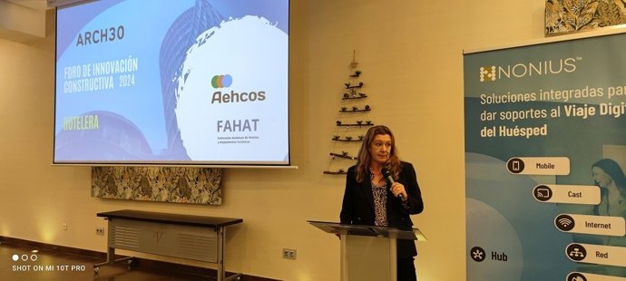La consejera delegada de Turismo Costa del Sol, Esperanza González, ha inaugurado el Foro Aechos, un evento que ha reunido a propietarios y responsables de cadenas hoteleras con los principales fabricantes internacionales del sector de la construcción.