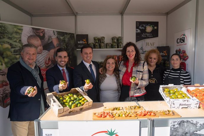 La Feria 'Sabores Almería' reúne a 42 empresas en la Plaza de las Velas hasta el 9 de diciembre en Almería.