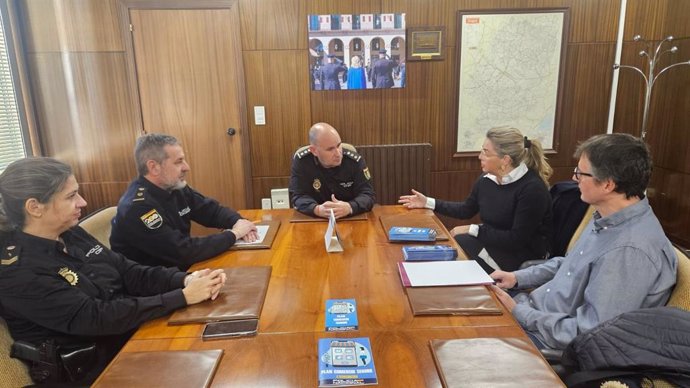 Las Comisarías de Policía Nacional Huesca y Jaca ponen en marcha su Plan de Comercio Seguro para esta Navidad