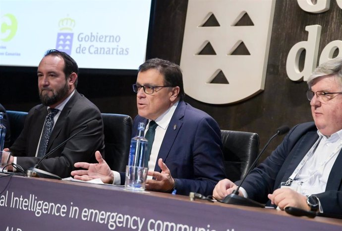 El consejero de Emergencias del Gobierno de Canarias, Manuel Miranda, en la inauguración del foro europeo de centros del 112