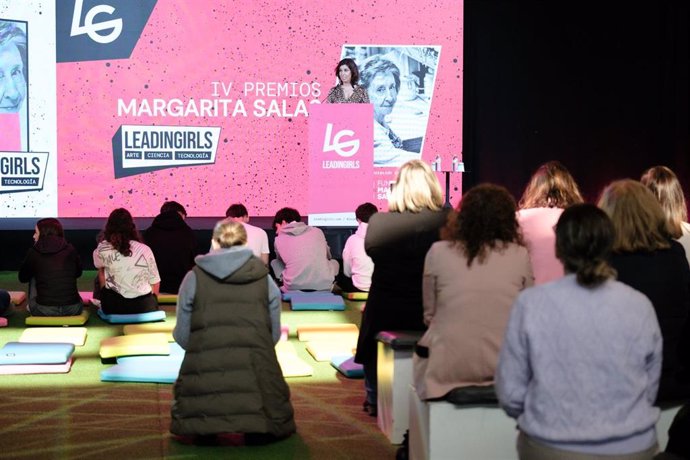 Leadingirls es un punto de encuentro dinámico, interactivo y motivacional para promover entre los jóvenes estudiantes la elección de carreras profesionales alejadas de estereotipos y fomentar vocaciones STEAM.