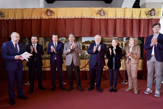 El presidente del Parlamento de Andalucía,  Jesús Aguirre; el presidente de la Fundación Cajasol, Antonio Pulido; y el presidente de la Asociación Cultural Belenista de Córdoba, José Manuel Moreno, en la presentación del Belén.