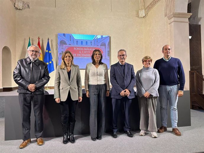 La diputada provincial María del Carmen Martínez; la alcaldesa de Ronda, María de la Paz Fernández; el presidente de La Carta Malacitana, Antonio Carrillo, y representantes del Obispado, de la Hermandad del Santo Entierro, y del CR de las DOP Málaga.