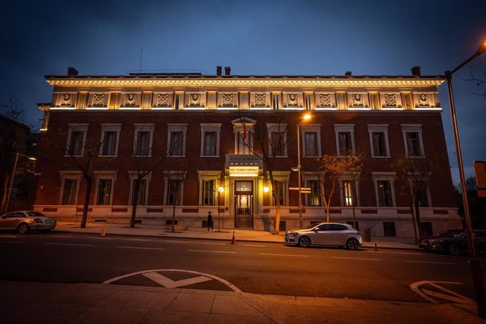 Archivo - La sede de la Real Academia Española luce una nueva iluminación artística gracias a la Fundación Endesa