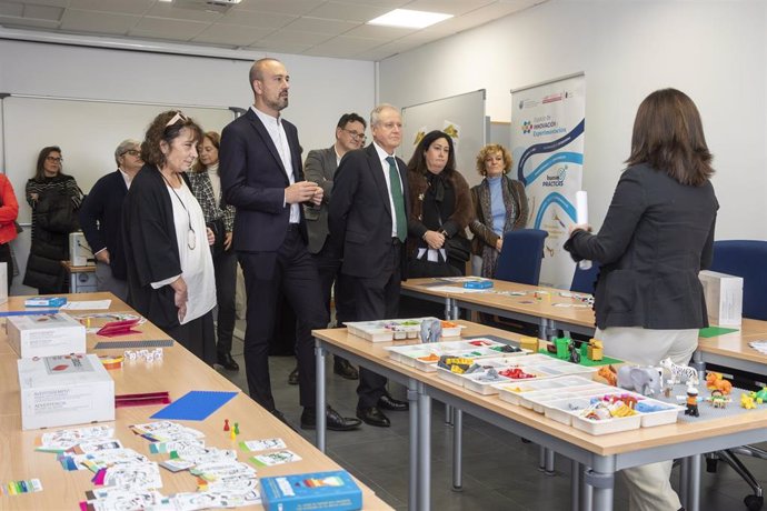 El Consejero De Empleo, Eduardo Arasti, Y El Alcalde De Torrelavega, Javier López Estrada, En La Inauguración Del Centro De Orientación Y Emprendimiento De Cantabria