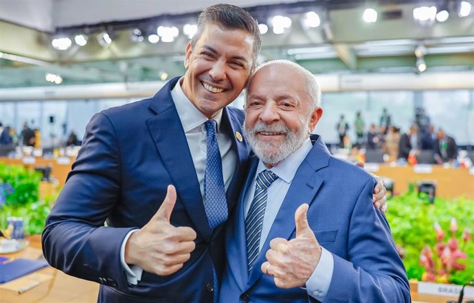 El presidente de Paraguay, Santiago Peña, junto a su homólogo de Brasil, Lula da Silva, en una clara sintonía