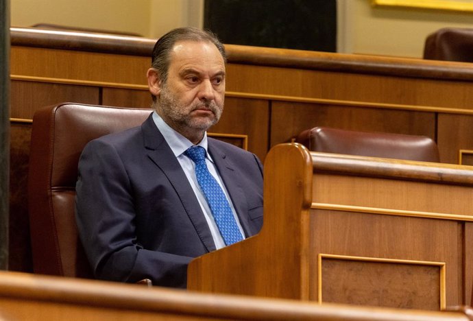 El diputado del Grupo Mixto José Luis Ábalos durante un pleno en el Congreso de los Diputados, a 14 de noviembre de 2024, en Madrid (España). 