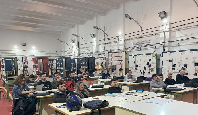 Alumnado de la segunda promoción del IES Virgen de la Esperanza de La Línea de la Concepción (Cádiz)