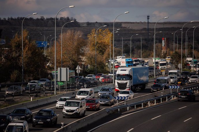 Archivo - Arxiu - Circulació en una autovia