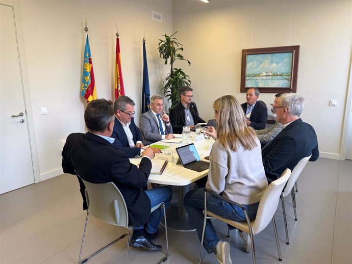 El conseller de Agricultura, Miguel Barrachina, se reúne con el director general de Pesca de las Islas Baleares, Antoni Grau; el director general de Producción Agrícola de Murcia, Juan Pedro Vera; y el director general de Pesca de Cataluña, Antoni Espanya