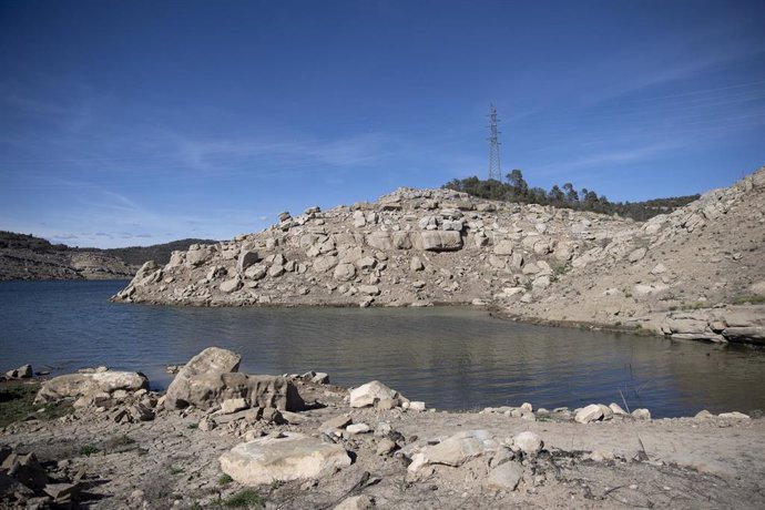 Archivo - Imágenes de la sequía en el pantano de Rialb, en una foto de archivo.