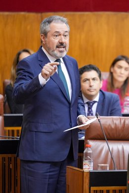 El secretario general del PSOE-A, Juan Espadas, en un pleno del Parlamento andaluz.