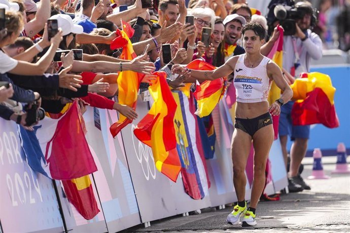 Archivo - Maria Perez of Spain celebrates the gold medal during Marathon Race Walk Relay Mixed of the Athletics on Trocadero during the Paris 2024 Olympics Games on August 7, 2024 in Paris, France.