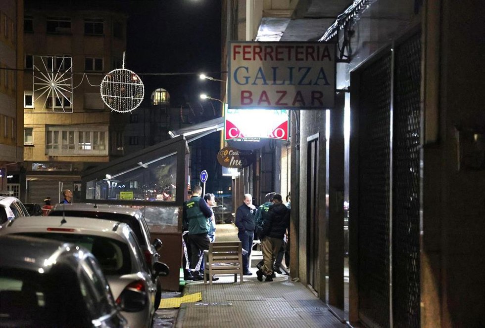 Cordón Policial Por La Muerte De Un Hombre Al Resultar Herido Con Un Arma De Fuego En El Bar Castro De Carballo 
04/12/2024