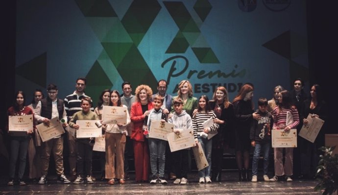 La ministra de Educación, Formación Profesional y Deportes, Pilar Alegría, en los Premios al Estudio organizados por el Ayuntamiento de San Bartolomé de la Torre.