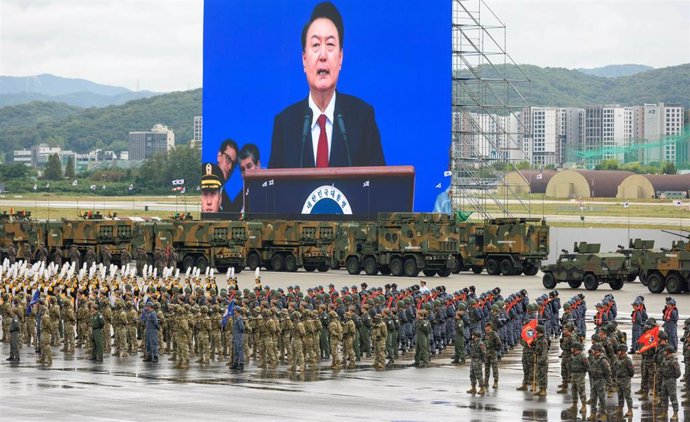 Archivo - El presidente surcoreano, Yoon Suk Yeol, da un discurso ante el Ejército en la base aérea de Seúl (archivo)