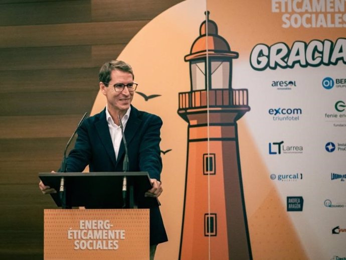 El presidente del Gobierno de La Rioja, Gonzalo Capellán, junto al director general de Empresa, Energías e Internacionalización, Amadeo Lázaro, participa en la presentación del evento ‘Energéticamente sociales’, organizado por AIER en favor de FARO