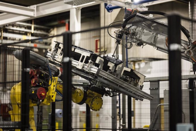 Archivo - Maquinaria de la planta automovilística de Stellantis, a 7 de septiembre de 2022, en Figueruelas, Zaragoza, Aragón (España). 