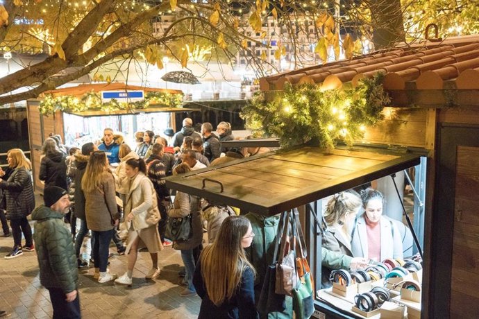 Archivo - . Mercadillo De Navidad En El Muelle De Ripa