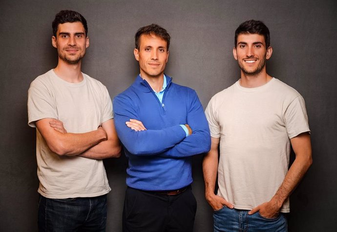 Archivo - Los tres socios fundadores de HappyRobot (de izquierda a derecha): el responsable de Tecnología, Luis Paarup, el jefe de Operaciones, Javier Palafox, y el consejero delegado, Pablo Palafox.