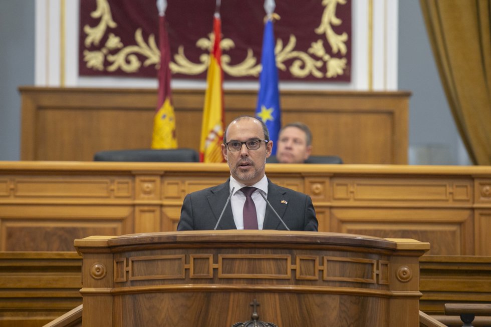 El presidente de las Cortes de C-LM, Pablo Bellido, en el acto con motivo del aniversario de la Constitución.