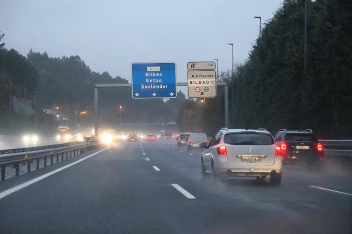 Tráfico en una carretera vasca