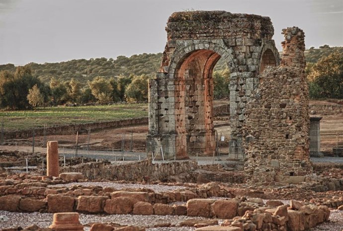 Yacimiento arquológico de Cáparra, en la ruta de la Vía de la Plata.