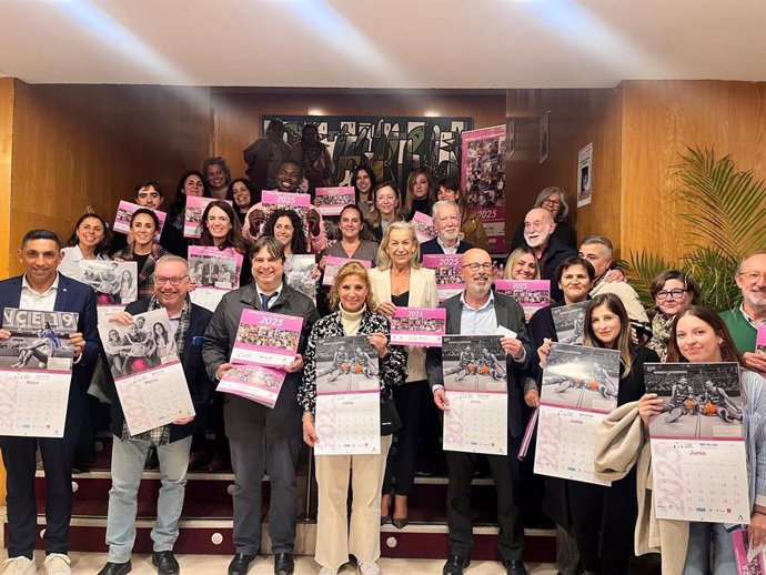 Presentación del calendario solidario de Fundación Hogar Abierto, que se puede adquirir en su sede en la Calle Barroso nº7, 2º-A, de la capital malagueña.