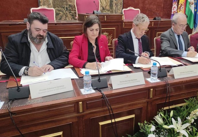 (Desde Izda.) Palomares, Borrego, Fuentes Y Díaz, Firman El Acuerdo Marco.