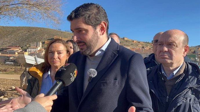 El portavoz de VOX en las Cortes de Aragón, Alejandro Nolasco, visita Cimballa (Zaragoza)